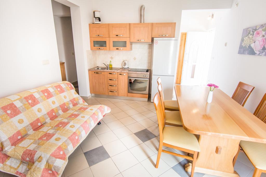 Apartments Basilea Biograd Na Moru Exteriör bild