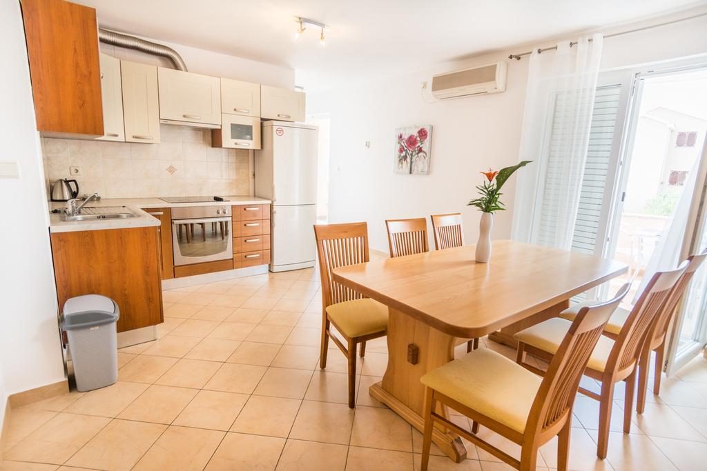 Apartments Basilea Biograd Na Moru Rum bild