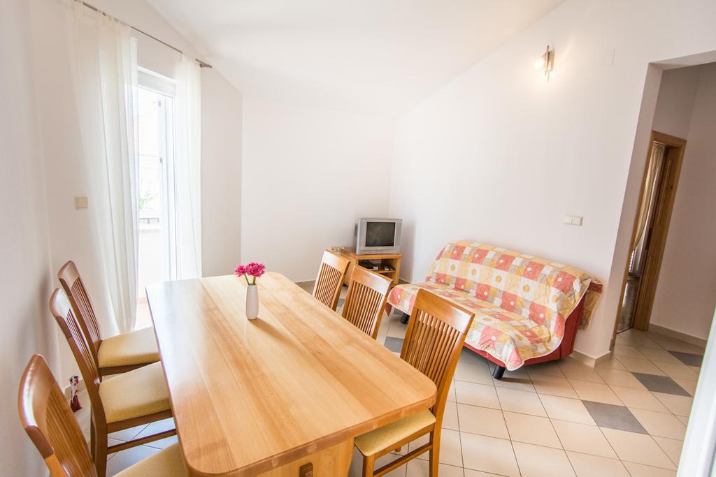 Apartments Basilea Biograd Na Moru Rum bild