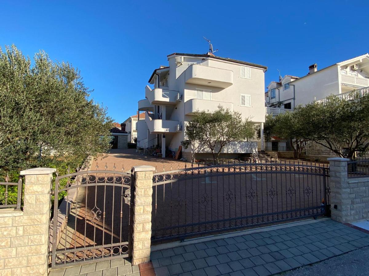 Apartments Basilea Biograd Na Moru Exteriör bild